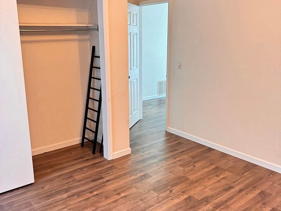 1st image of 719 Rockridge Cir