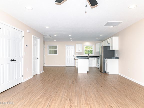 4th image of 11641 S Williamsburg Dr