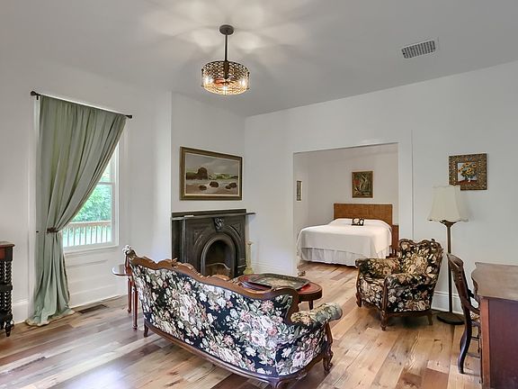 4th image of 129 Elm St