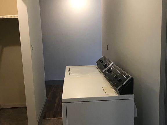 5th image of 205 W Mill St