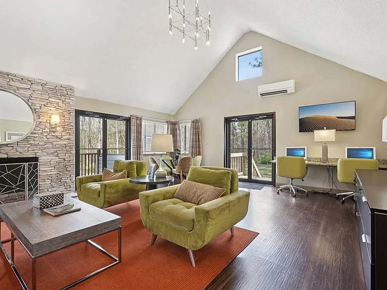 Las Palmas Apartments — Photo 76