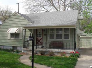 214 SW Hillside Dr, Topeka, KS 66611