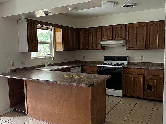 3rd image of 884 Swinging Spear Rd