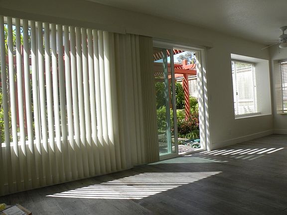 Den/Breakfast Nook Off the Patio