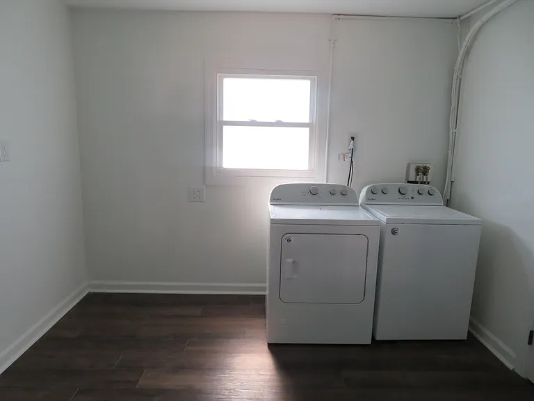 7895 Pavilion Dr — Photo 22