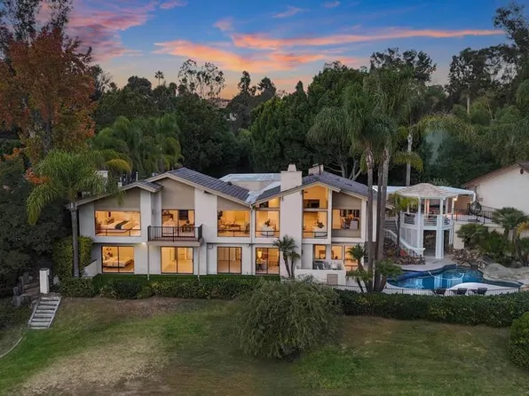 11 Lake Helix Dr, La Mesa, CA 91941