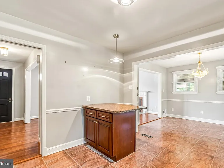 500 Derrydown Ln — Photo 9