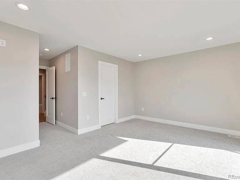 1453 Irving St — Photo 14