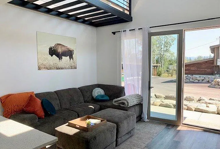 1331 Nelson Ln — Photo 3