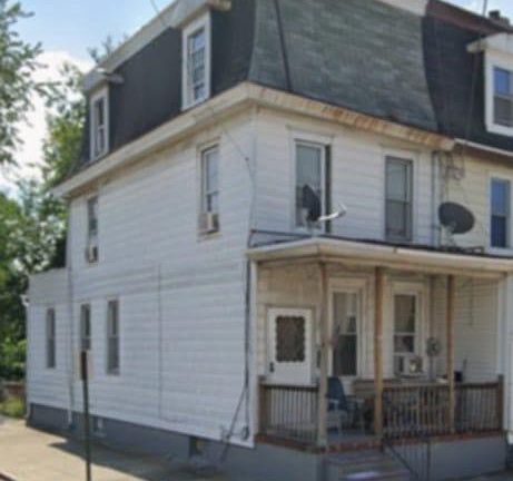3rd image of 18 N Sussex St