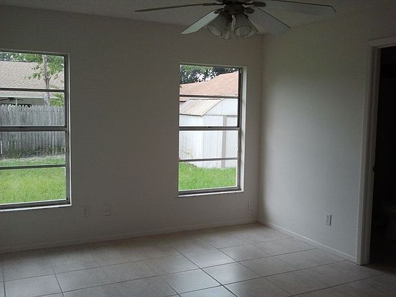 4th image of 315 Sir Lawrence Dr