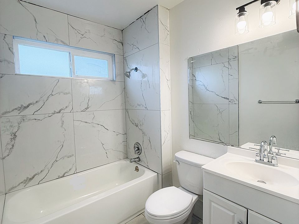2nd image of 2816 Seville Cir