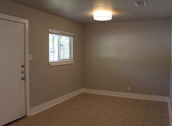 2nd image of 1300 E 52nd St APT 101