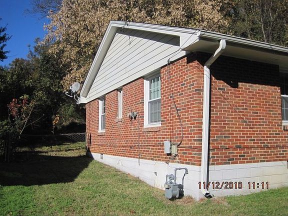 3rd image of 2100 Meadowbrook Ln SE