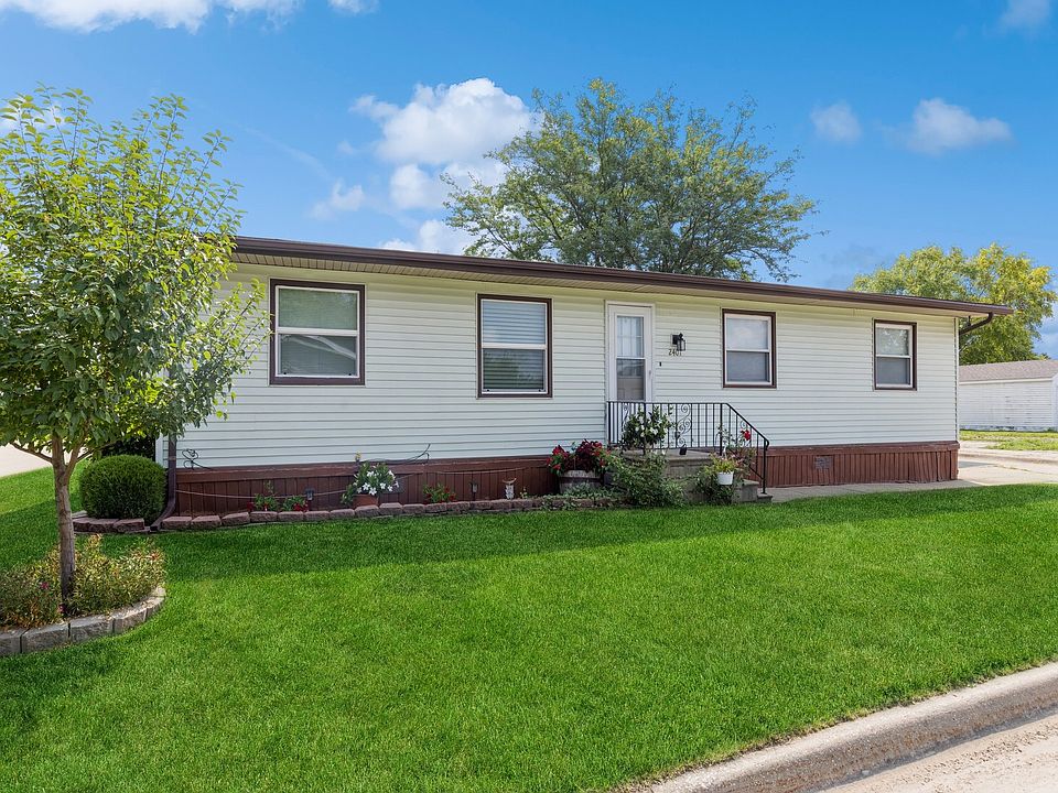 1st image of 2401 SE Summer Park Dr