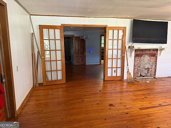 4th image of 278 North Ave