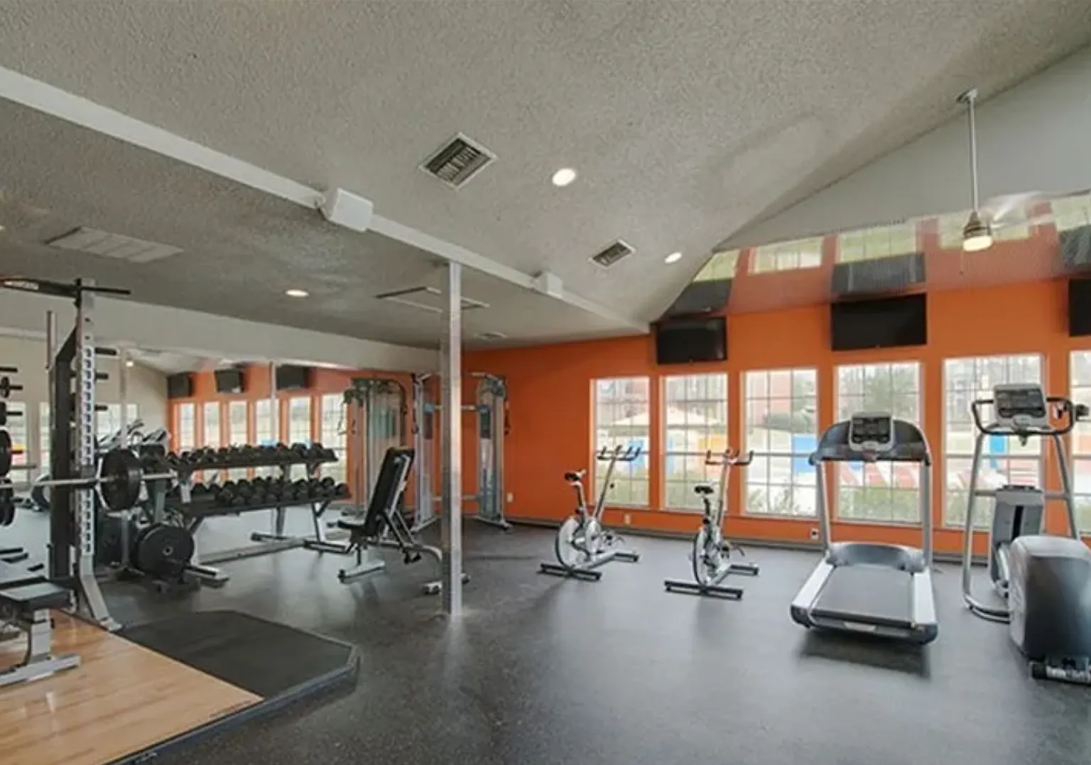 Spacious 4BR/2BA at Auburn Crossing | Tiger Transit & Community Amenities — Photo 2