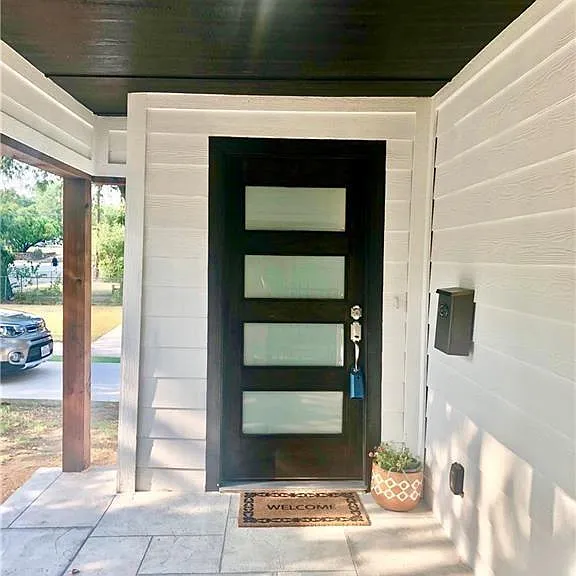 916 S Rosemont Ave — Photo 5