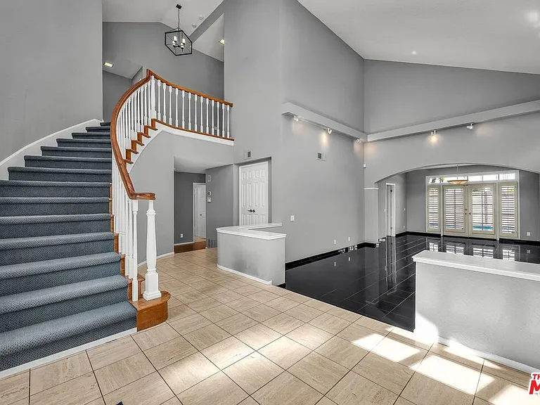 7513 W 83rd St — Photo 23