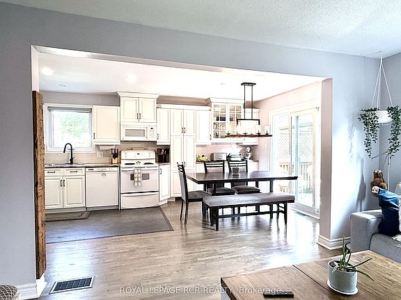 3rd image of 19 Riverley Ln N