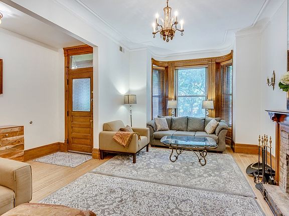 3rd image of 931 W Newport Ave APT 2