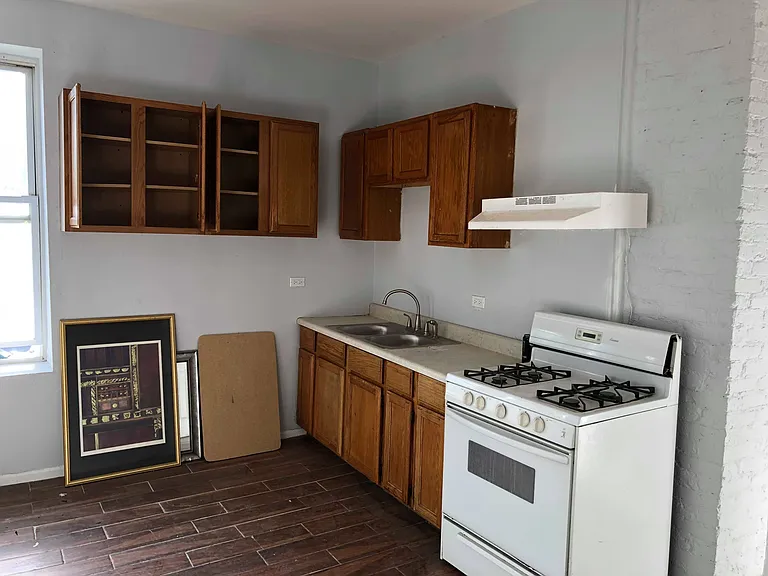 2917 W Cermak Rd #2R — Photo 2