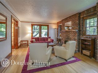 8332 Charlecote Rdg, Jamaica, NY 11432
