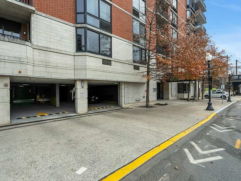 700 Grove St #5R — Photo 9