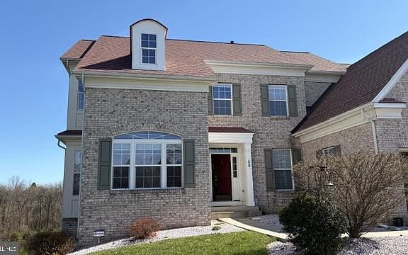 3rd image of 48 Field Crest Ct