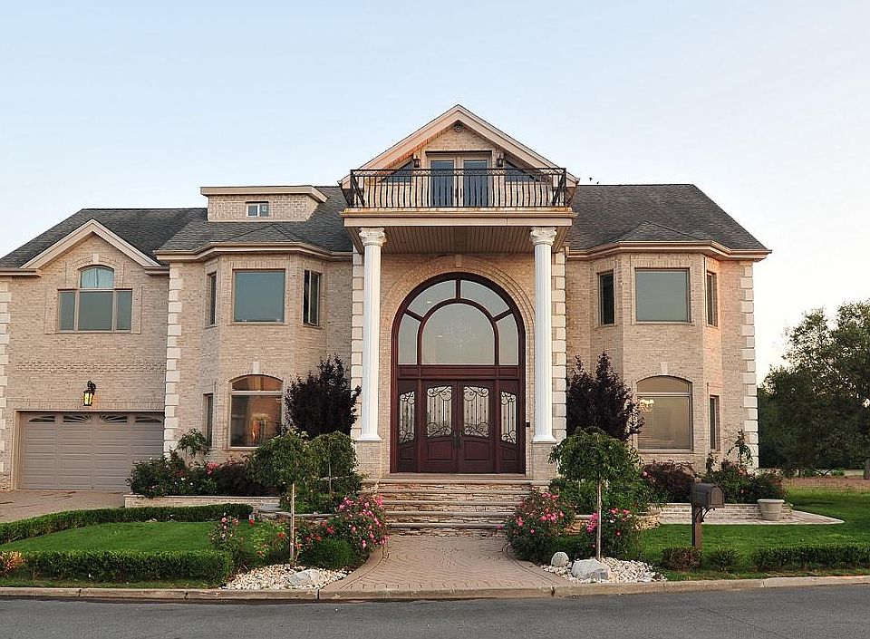 1st image of 151 Nicolosi Dr