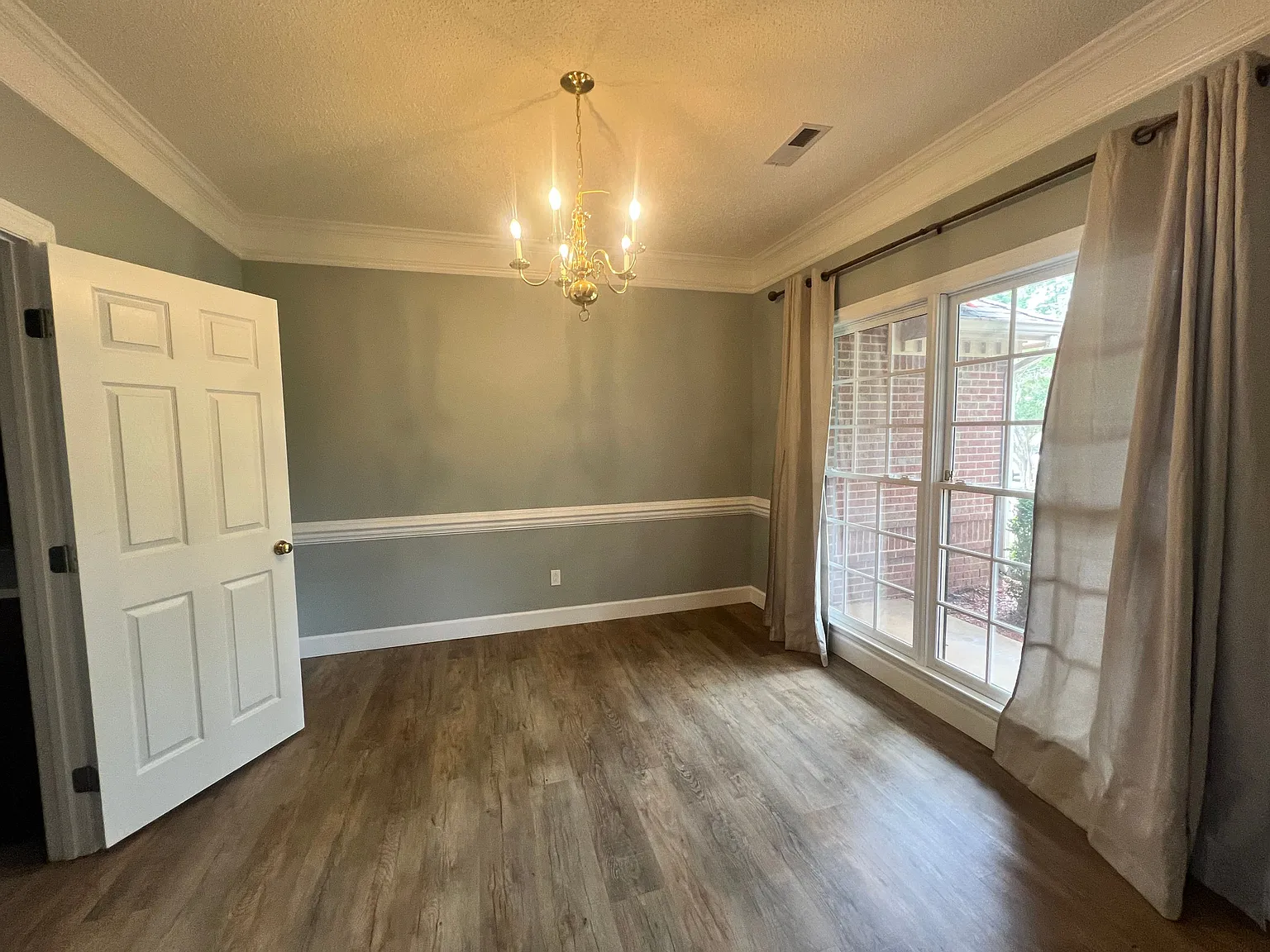 4 bed, 2.0 bath, 2021 sqft, $2,200 — Photo 4