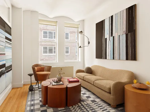 9 Barrow St APT 3C, New York, NY 10014