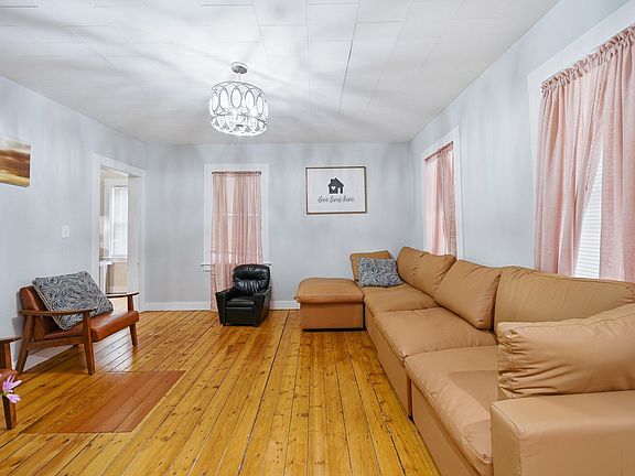 5th image of 107 Townsend St