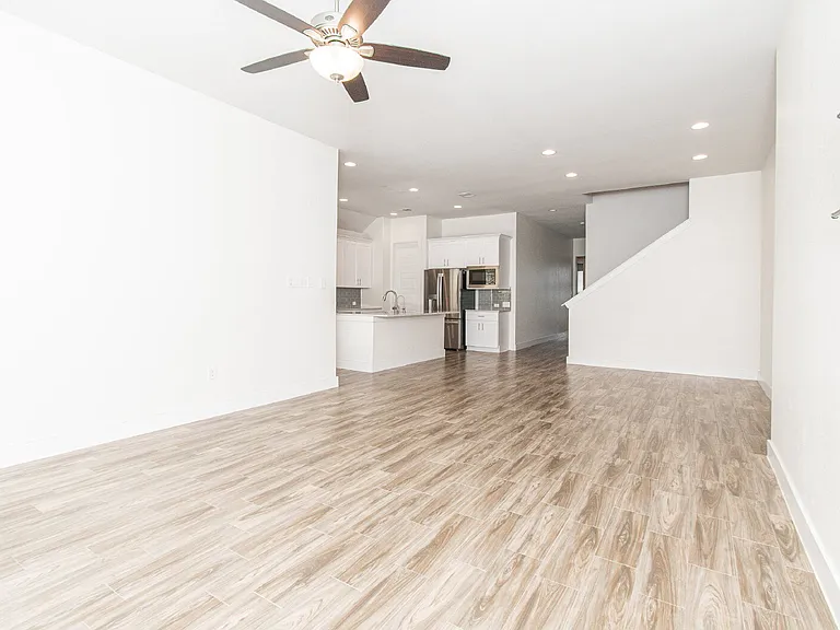 308 Saturnia Dr — Photo 3