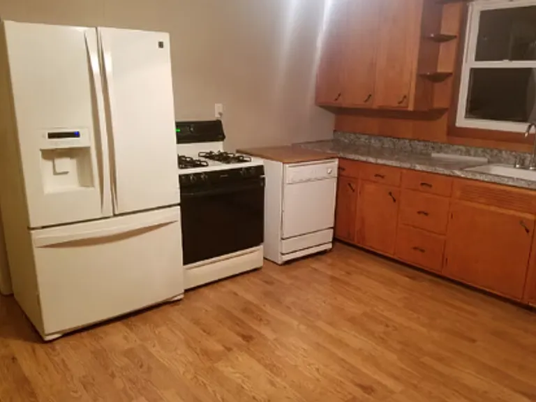 611 E Mulberry St — Photo 3