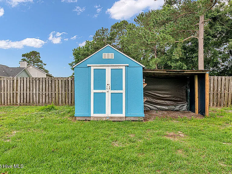 201 Ross Ct — Photo 32