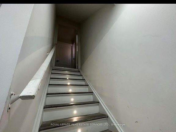 3rd image of 16 Napoleon Cres