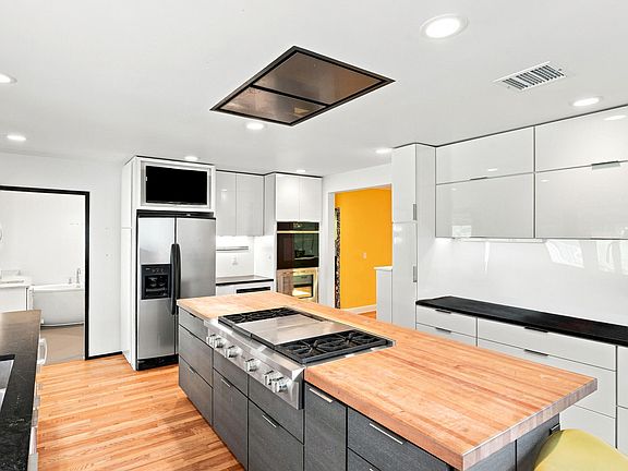 4th image of 406 W Walnut St