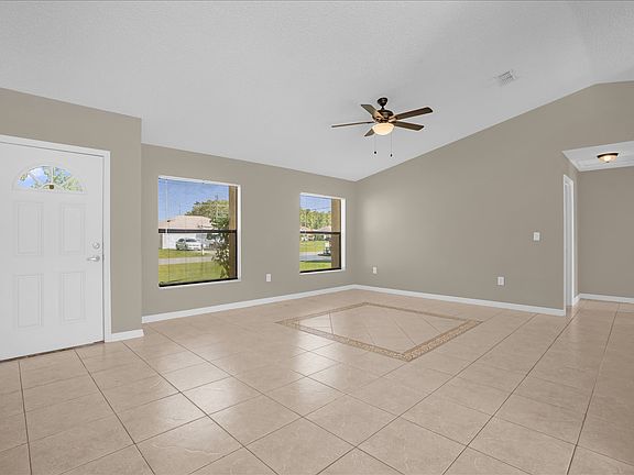 4th image of 687 Reindeer Dr