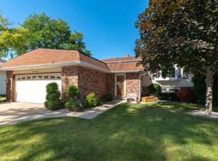 144 Chestnut Ln, Wheeling, IL 60090