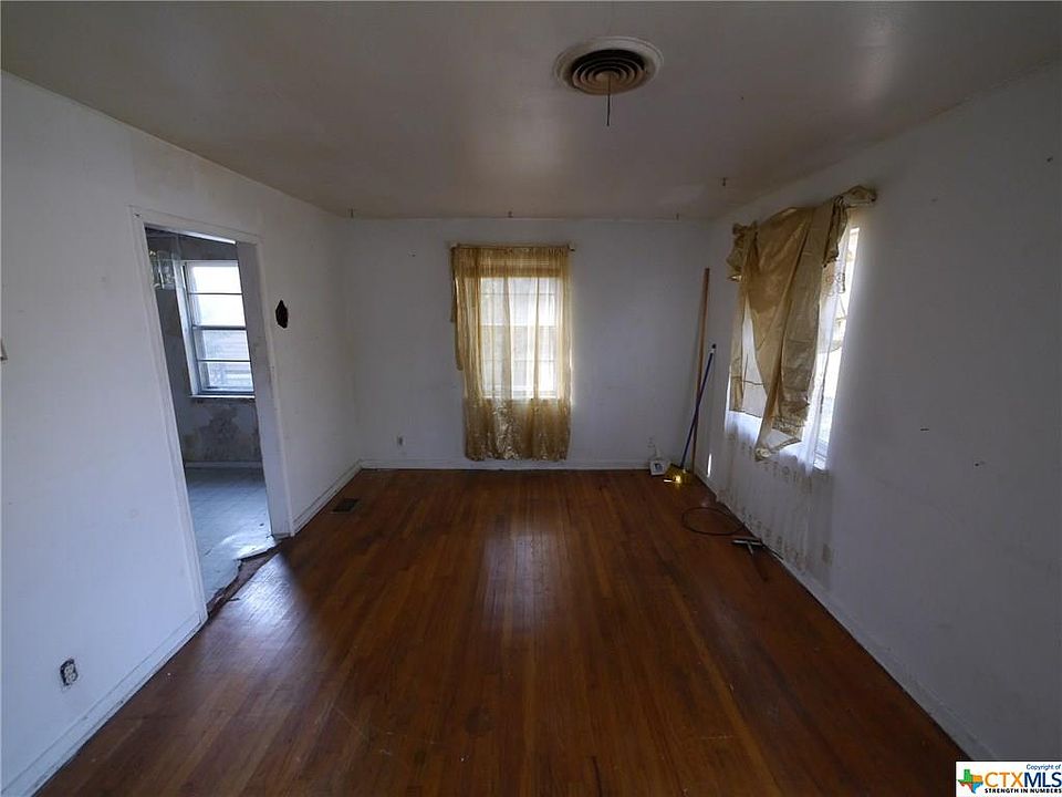 2nd image of 3012 June St