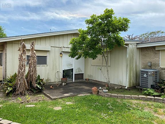 2nd image of 208 Barracuda Ave