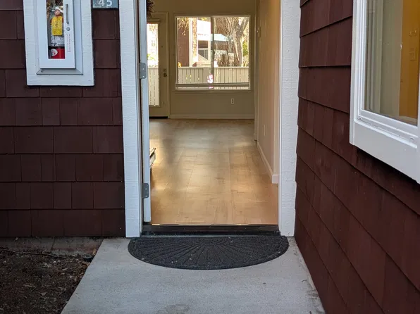 45 Marina Lakes Dr, Richmond, CA 94804