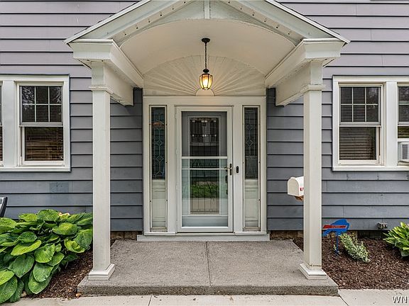 3rd image of 120 Capen Blvd