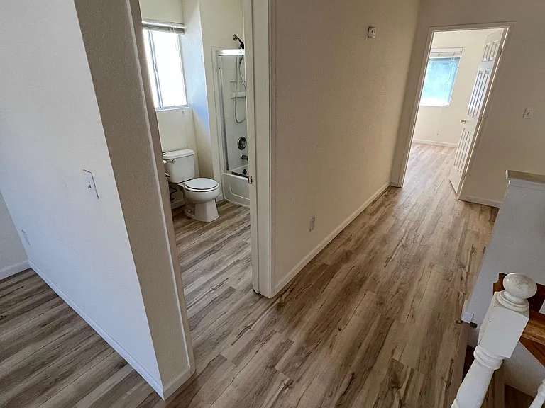 2nd floor - Full bath (guest/common)