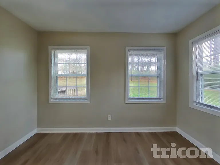 211 Robin Ln — Photo 18