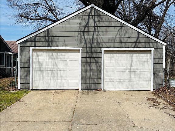 5th image of 1302 Walnut St