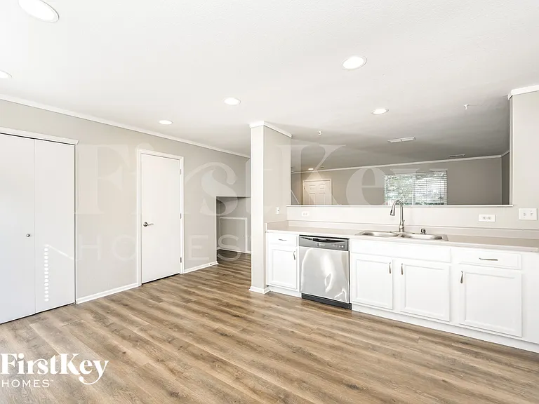 4646 S Tabor Way — Photo 7