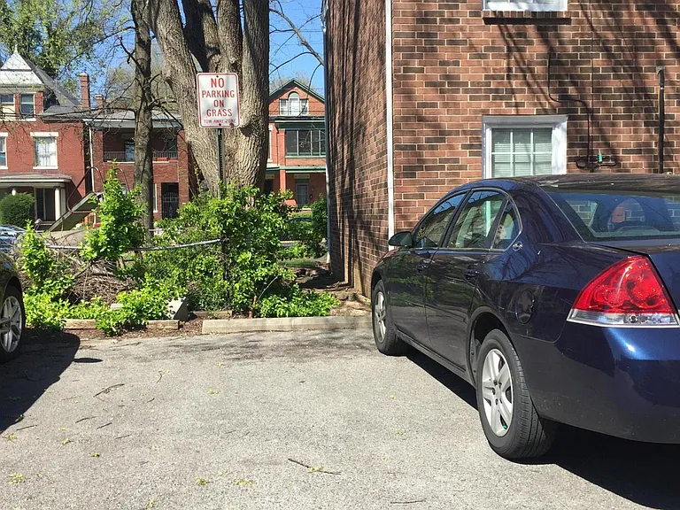 414 W Hill St — Photo 13