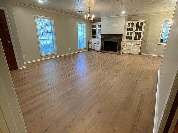 4th image of 302 Louise Dr